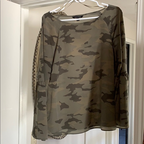 Banana Republic feminine camo blouse, like new